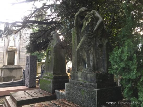 A Milano, sulle tracce di Thea Caslbore Rasini A Milano, sulle tracce di Thea Caslbore Rasini. Cimitero Monumentale. Tombe Vignoli e Casalbore