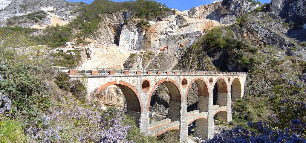 Viaggio TRA LUNI E CARRARA: LE VIE DEL MARMO